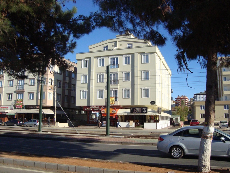 Gaziantep Üniversitesinin ana giriş kapısının tam karşısına yapılan binanın Proje Danışmanlığı firmamız tarafından yapılmıştır. 